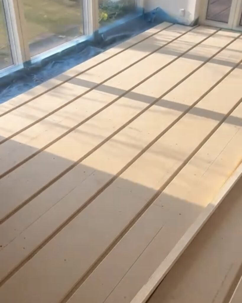 Lægning af terrassebrædder til terrasseprojekt i Nordsjælland